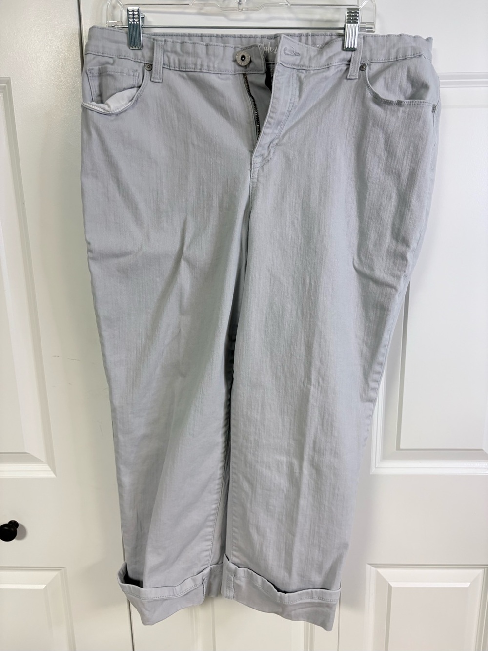 Style & Co. Light Gray Capris